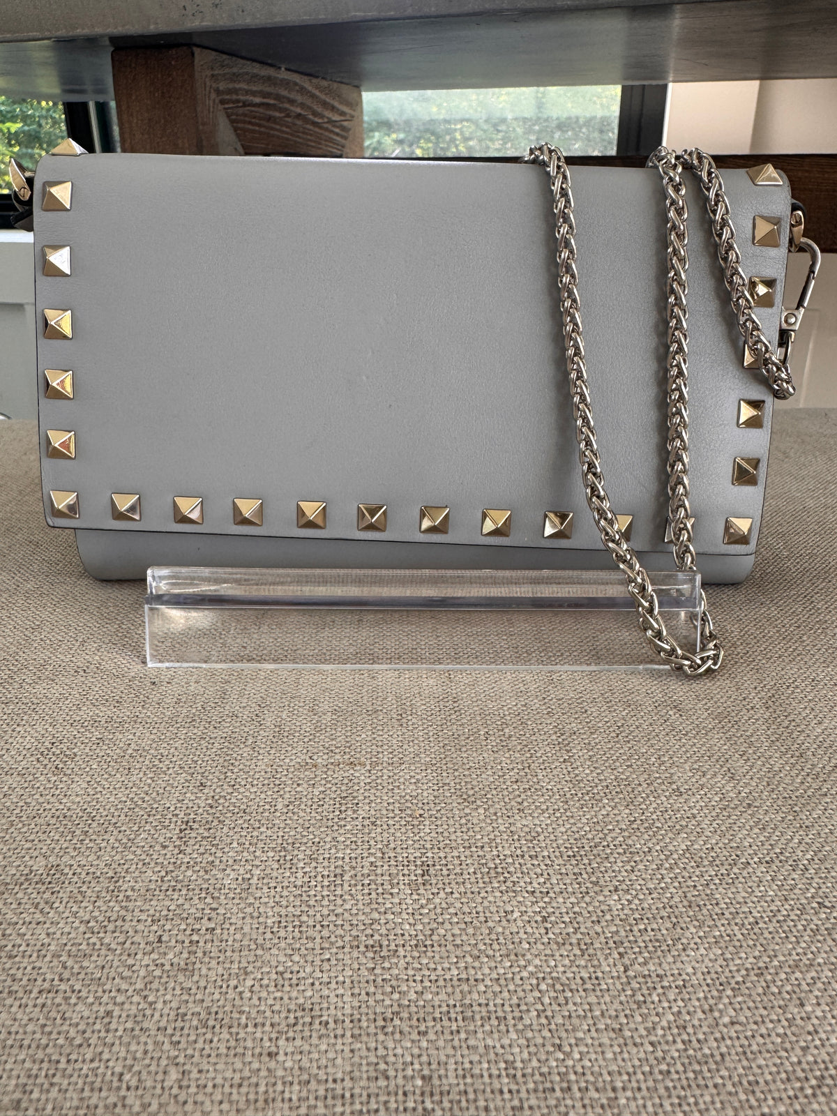 Preowned Valentino Garavani Rockstud Leather Clutch / Crossbody Bag