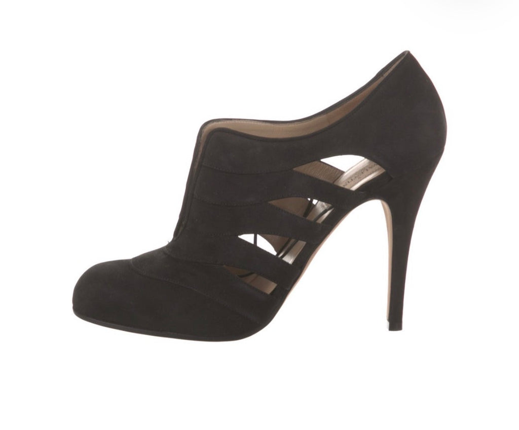 Preowned Valentino Garavani Black Suede Cutout Pumps – Size 39.5