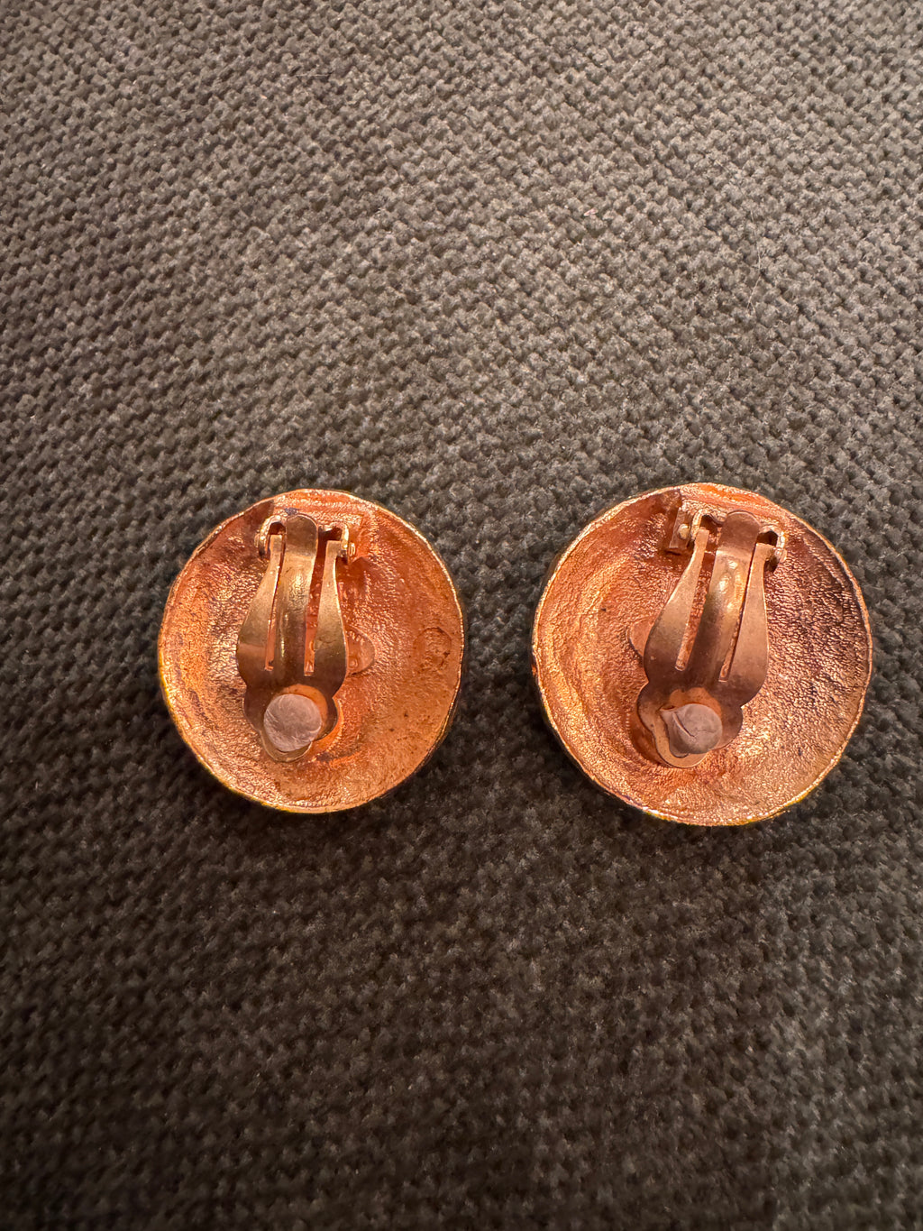 Vintage Chanel 31 Rue Cambon Eagle Crest Medallion Clip-On Earrings – 1990