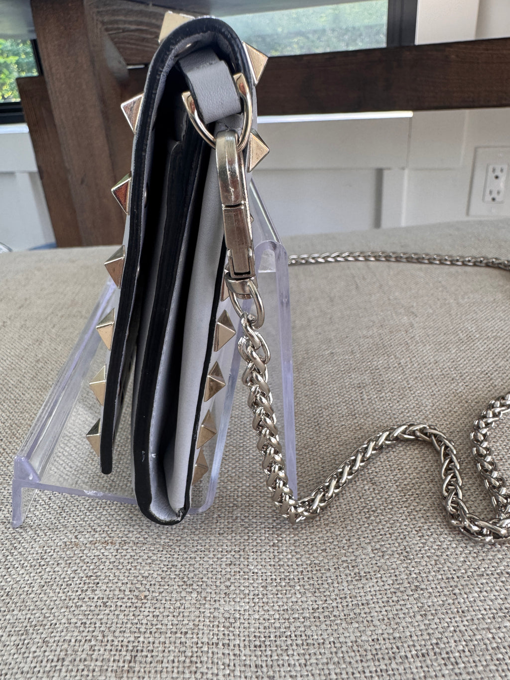 Preowned Valentino Garavani Rockstud Leather Clutch / Crossbody Bag