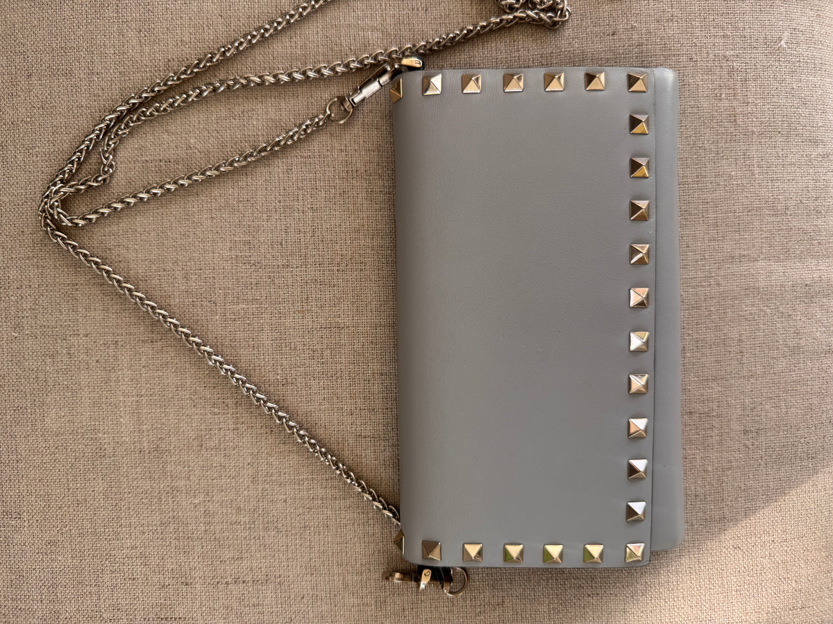 Preowned Valentino Garavani Rockstud Leather Clutch / Crossbody Bag