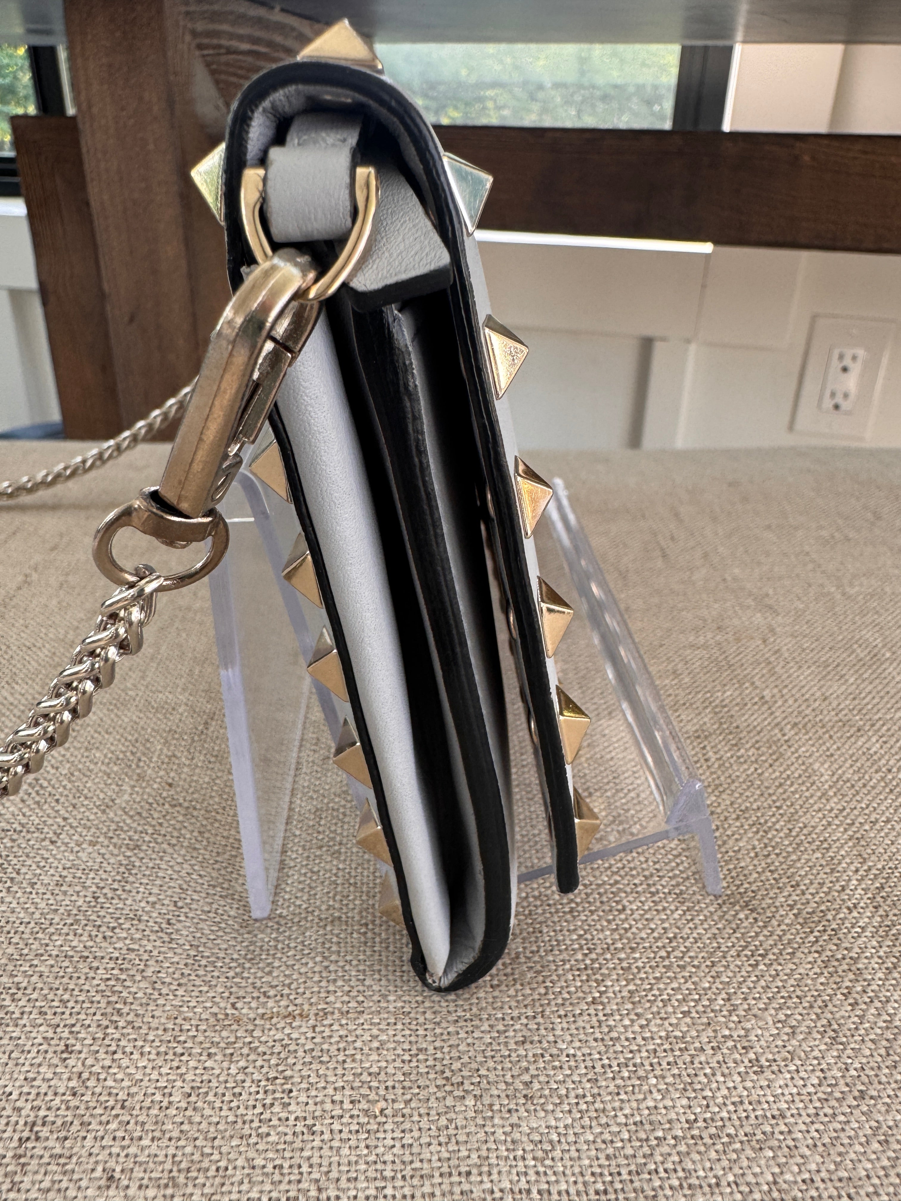Preowned Valentino Garavani Rockstud Leather Clutch / Crossbody Bag